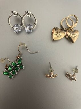 Assorted earrings